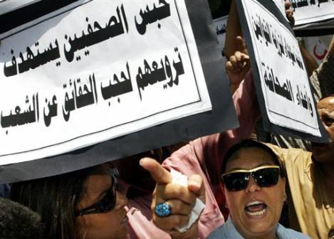 Police in Sudan arrest dozens of journalists protesting against media censorship 