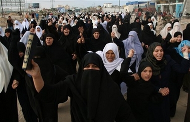 Egyptian Police Attacks Gazan Women Demonstrating in Rafah