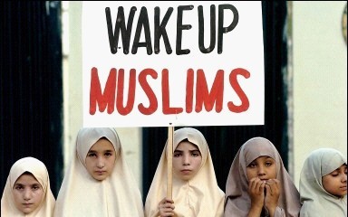 Pakistanis Want Larger Role for Both Islam and Democracy