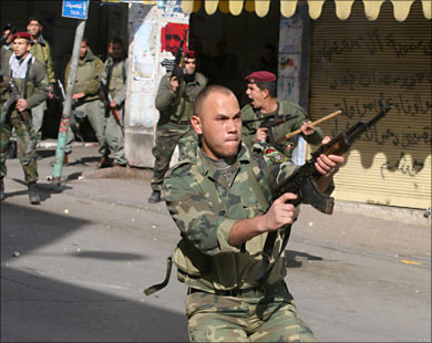 Palestinian PSS storms Ramattan Press Agency in Ramallah 