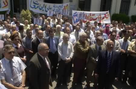 Egyptian University Professors Go on Strike, Doctors Call off