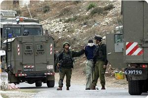 PA security apparatuses and IOF troops kidnap 14 carders of Hamas in WB