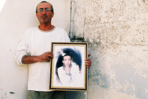 Israel suspends family visits to prisoners 