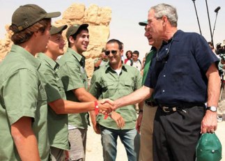 Egypt takes a step back from Bush embrace 