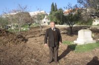 Jerusalemites demonstrate against damaging historical burial ground