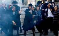 Ultra-orthodox Jews break into the Aqsa Mosque