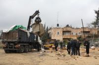 IOF soldiers deliver demolition notices to owners of nine homes