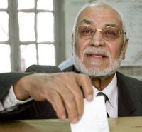 Akef Votes and Criticizes Media