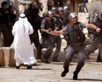 IOF troops quell demonstration near the Ibrahimi Mosque