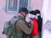 Israeli troops and officers raid homes of Hamas members in Jenin