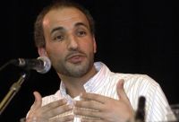 Scholars encourage dialogue to normalize Muslim and non-Muslim relations