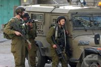 Israeli policeman critically injures foreign tourist